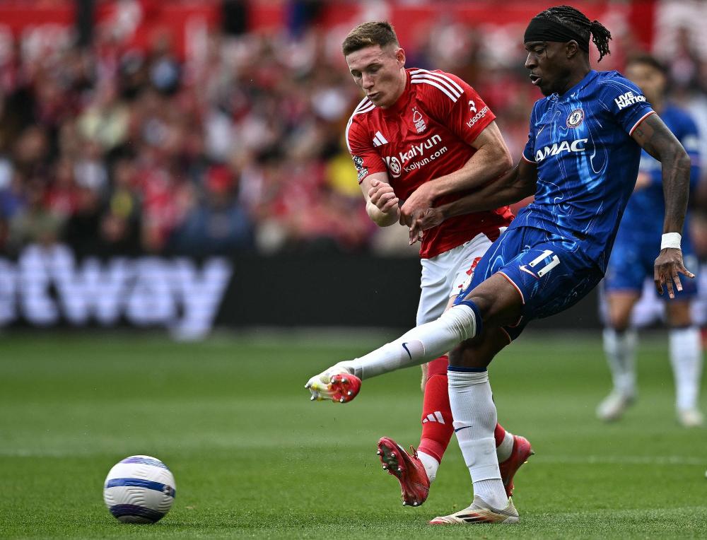 曼联计划在2026年签下巴莱巴，布莱顿可能接受7500万英镑报价，维拉考虑出售博加德以提升财务能力。