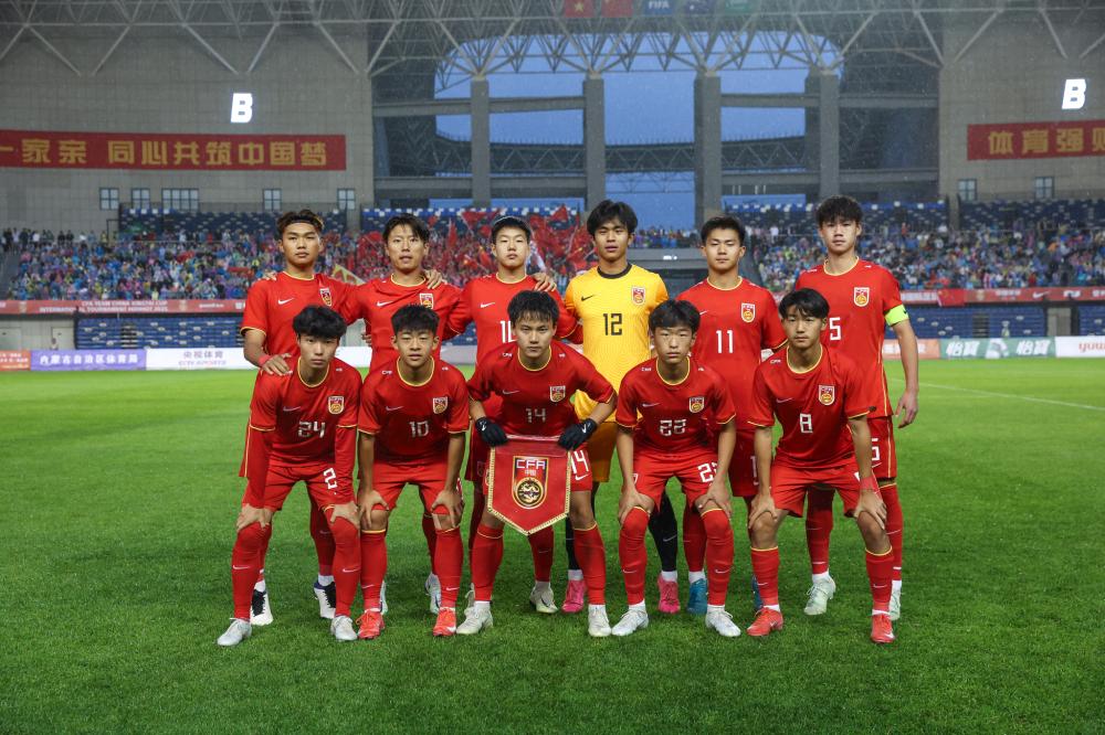 被翻盘，冰岛80分钟后被乌克兰打入两球，连续两届无缘世界杯